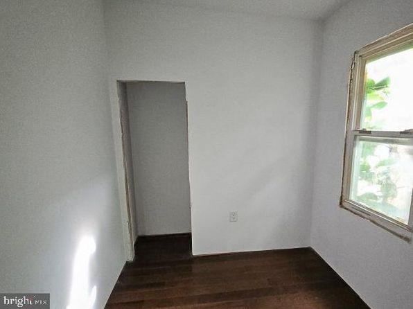 philadelphia-pennsylvania-165126772 picture