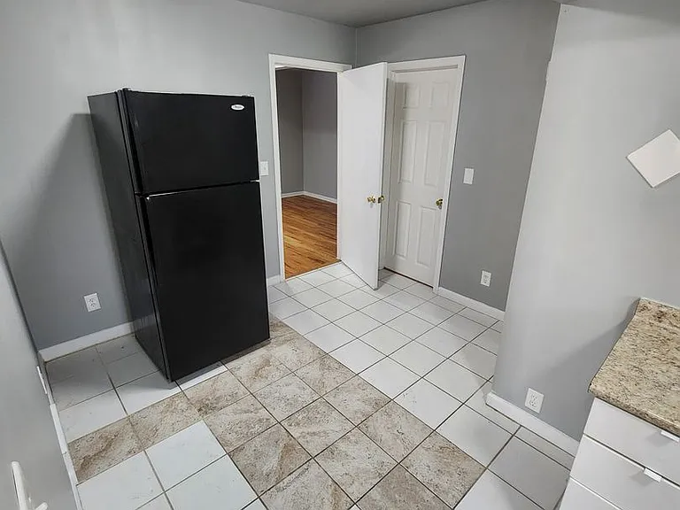 5112 NW Radial Hwy — Photo 9