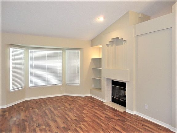 4th image of 3306 Silverpond Dr