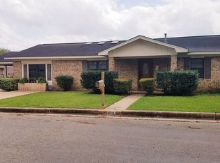 114 Ridgecrest St, Hallettsville, TX 77964