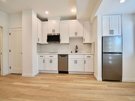 4th image of 849 N McCadden Pl #23