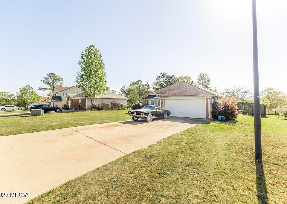 1st image of 390 Apple Blossom Way