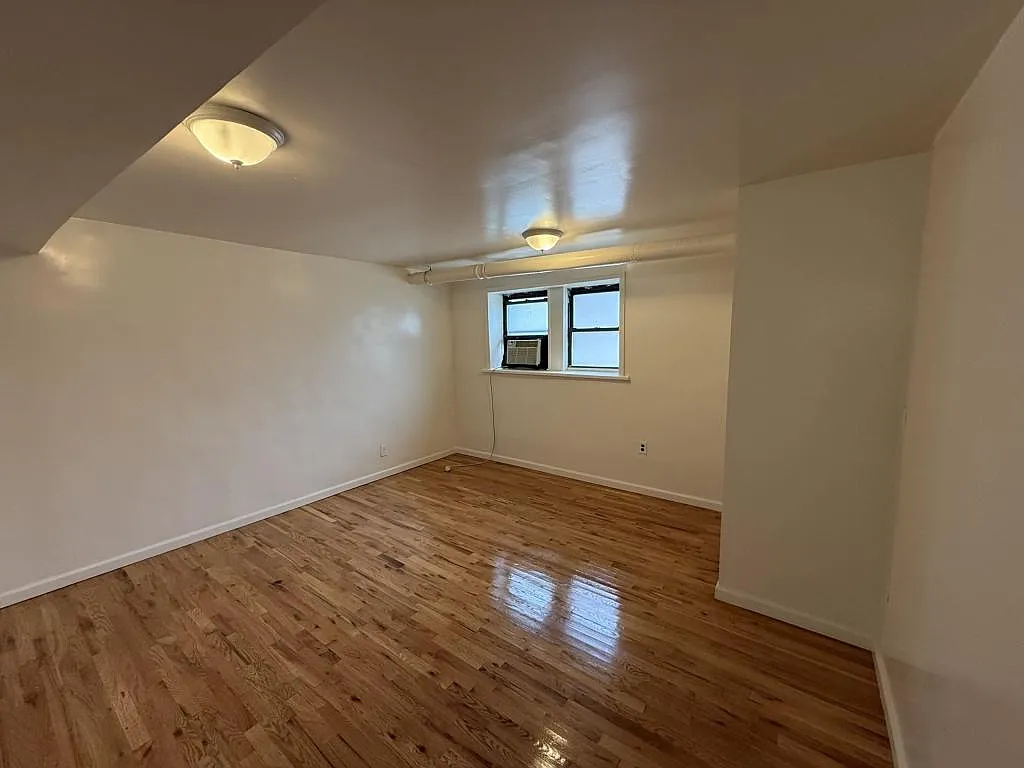 497 Van Cortlandt Park Ave — Photo 1