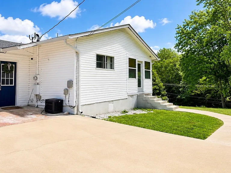876 W Point Rd — Photo 25