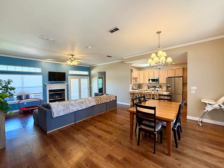 3816 Benjamin Davis Dr — Photo 3