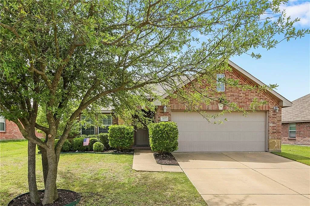 3 bed, 1888 sqft, $2,095 — Photo 1