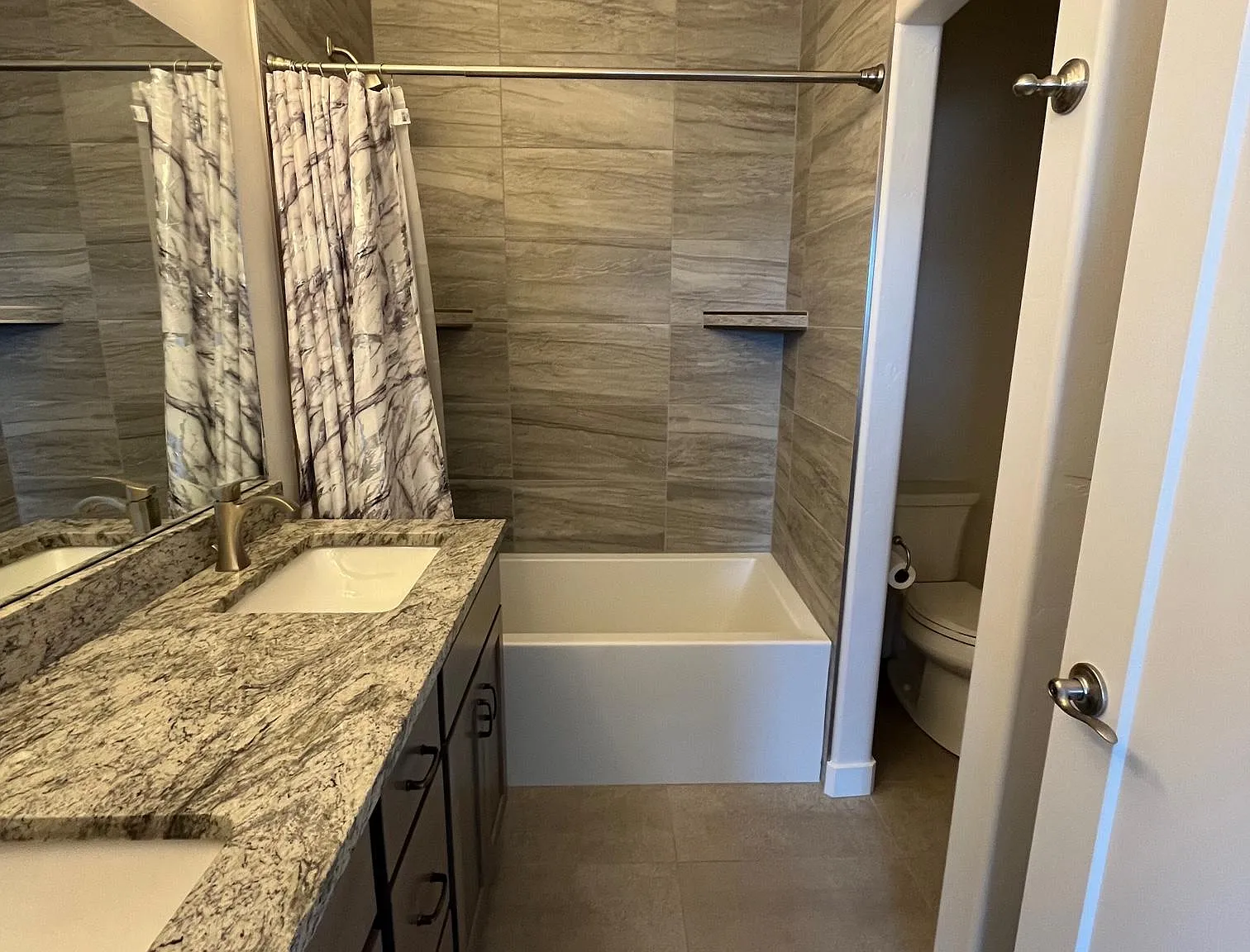 2 bed, 2.5 bath, 1280 sqft, $2,200 — Photo 4