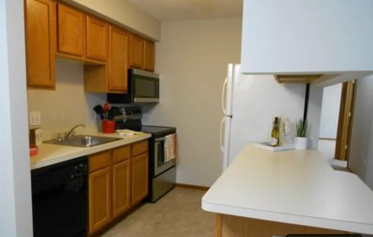 2 bed, 1069 sqft, $1,595 — Photo 1