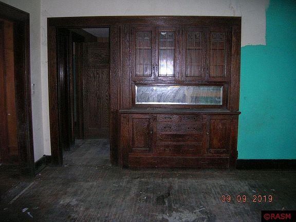 2nd image of 112 1st Ave N