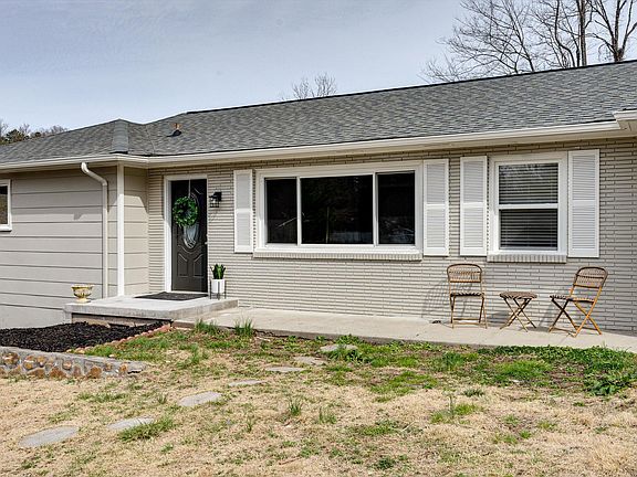 3rd image of 15 Abelia Ln
