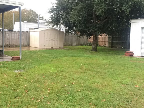 2nd image of 401 Windsong Dr