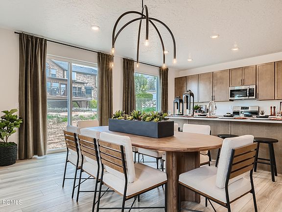 5th image of 2412 N Wildflower Ln