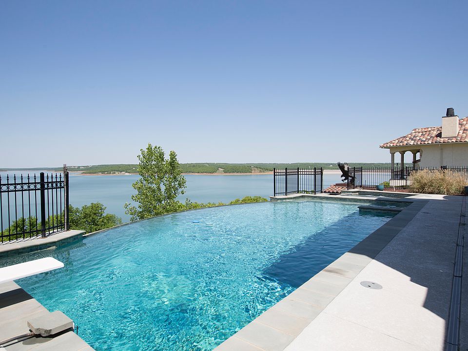 Infinity Pool and Spa