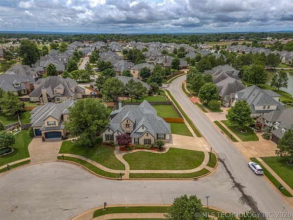 2nd image of 6009 W Utica Cir