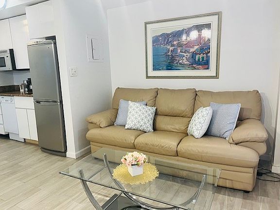 4th image of 150 W 51st St #1128D