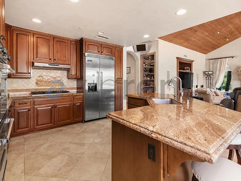 18545 Aliso Canyon Rd — Photo 24