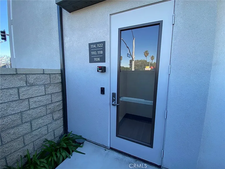 1110 Urbana St — Photo 32