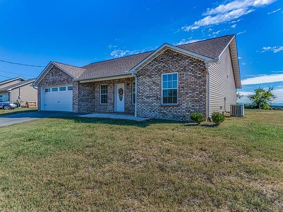 3rd image of 611 Privet Dr