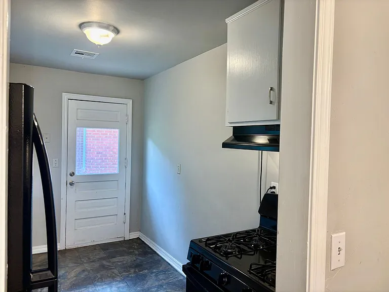 1702 W Britton Rd — Photo 6