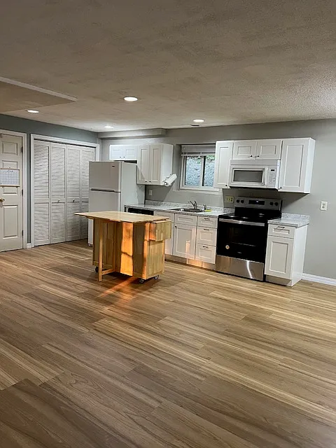 3 bed, 1300 sqft, $2,550 — Photo 2