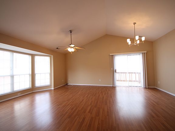 3rd image of 1724 Whispering Creek Dr APT D
