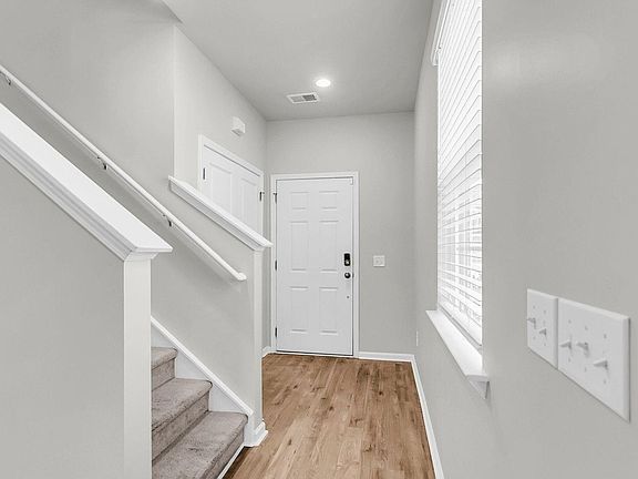 3rd image of 224 Daniels Creek Cir