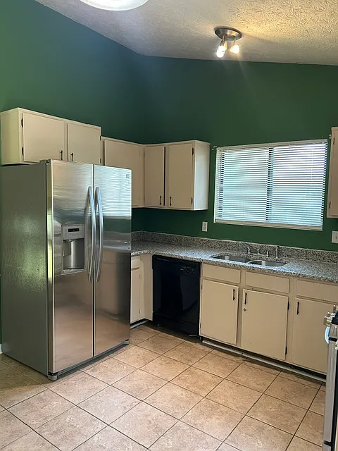 3 bed, 1488 sqft, $2,350 — Photo 4