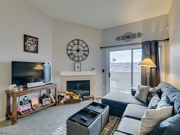 5th image of 855 N Stephanie St Unit 1022