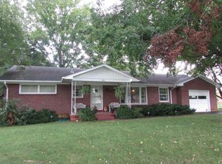 251 Admiral Cir, Lawrenceburg, TN 38464