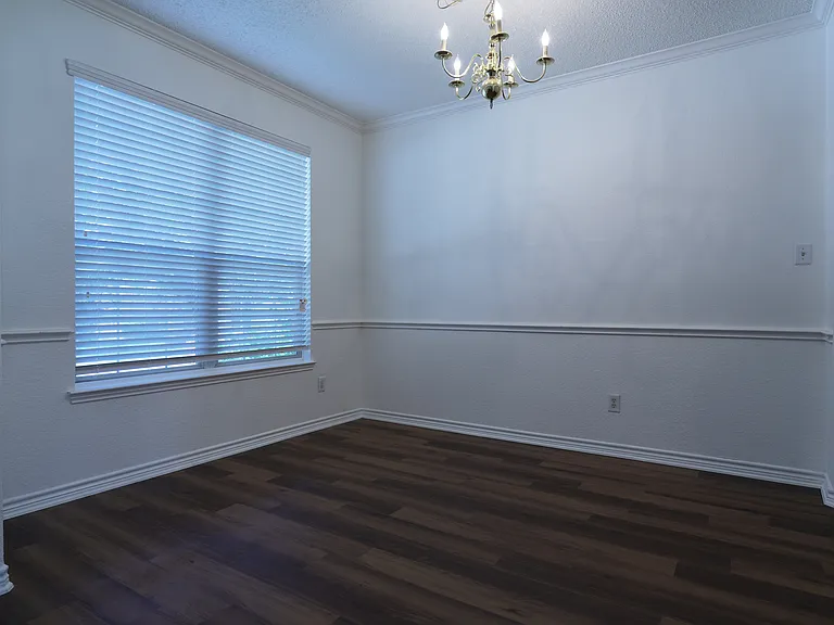 2032 Fox Glen Dr — Photo 5