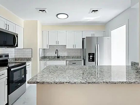 5th image of 213 Burleigh Ave