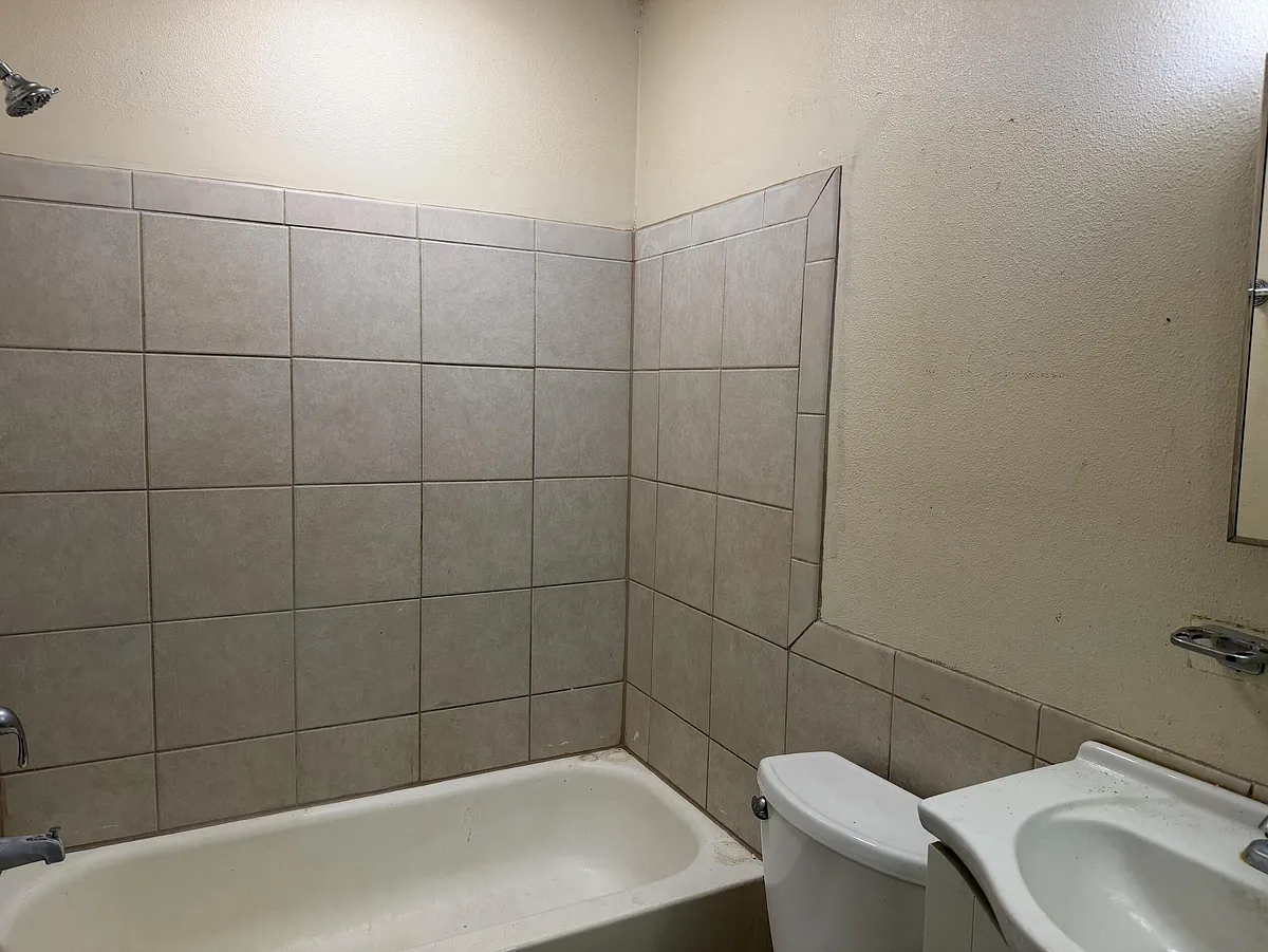 Building Photo - 4232 Edwards Rd #2