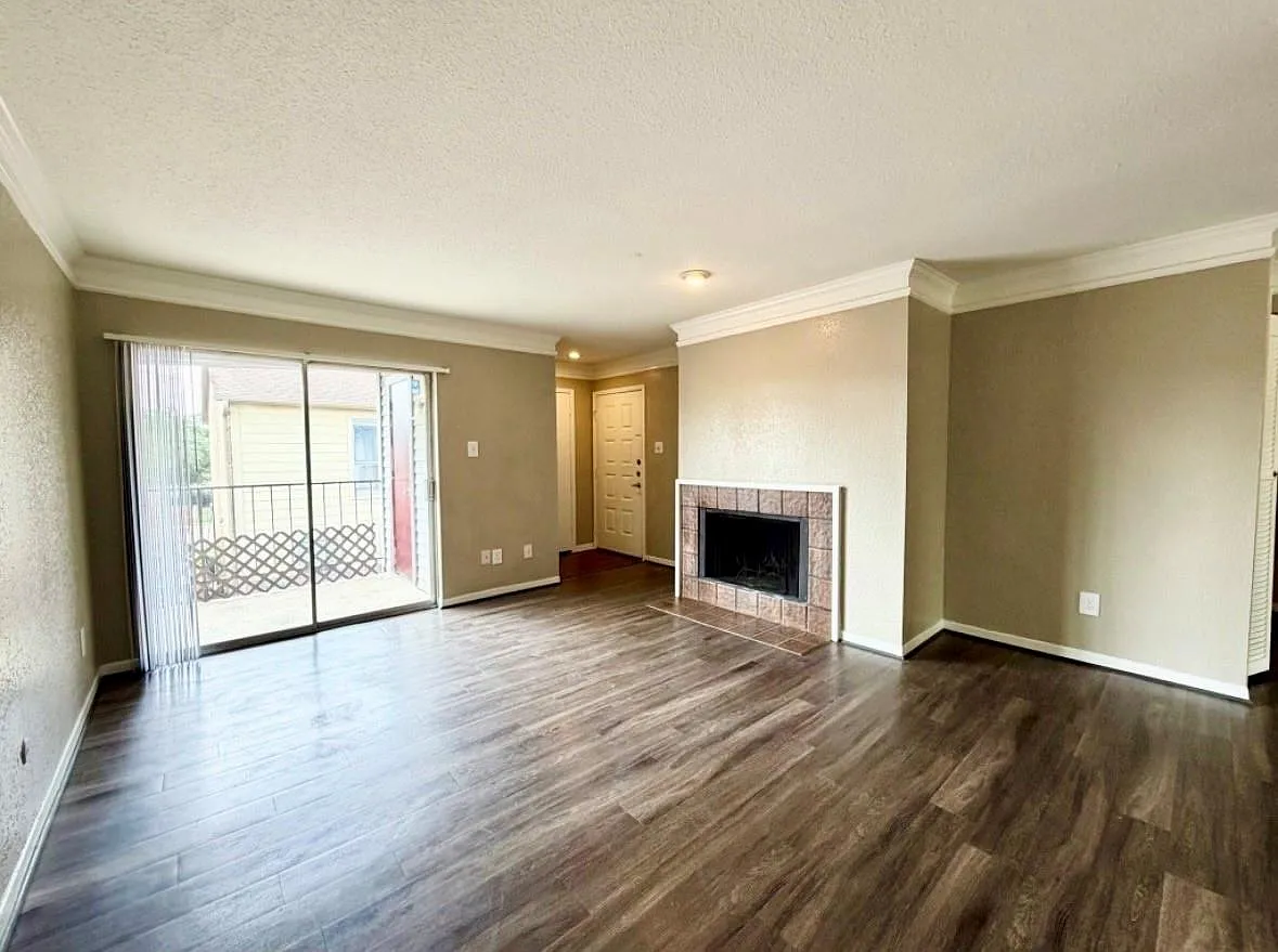 2 bed, 2.0 bath, 1014 sqft, $1,100 — Photo 1