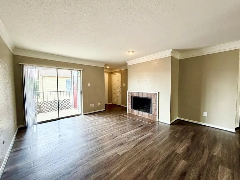 9350 Country Creek Dr #31 — Photo 1