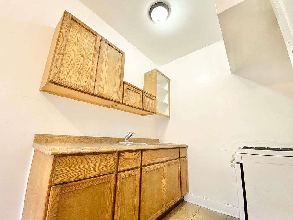 1st image of 3703 W 1st St #307
