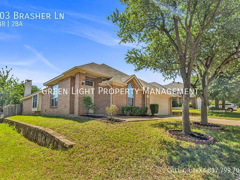 403 Brasher Ln — Photo 2