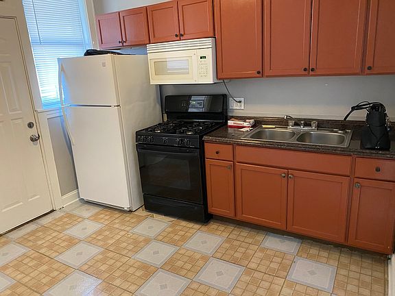 2nd image of 2706 W Peterson Ave #3