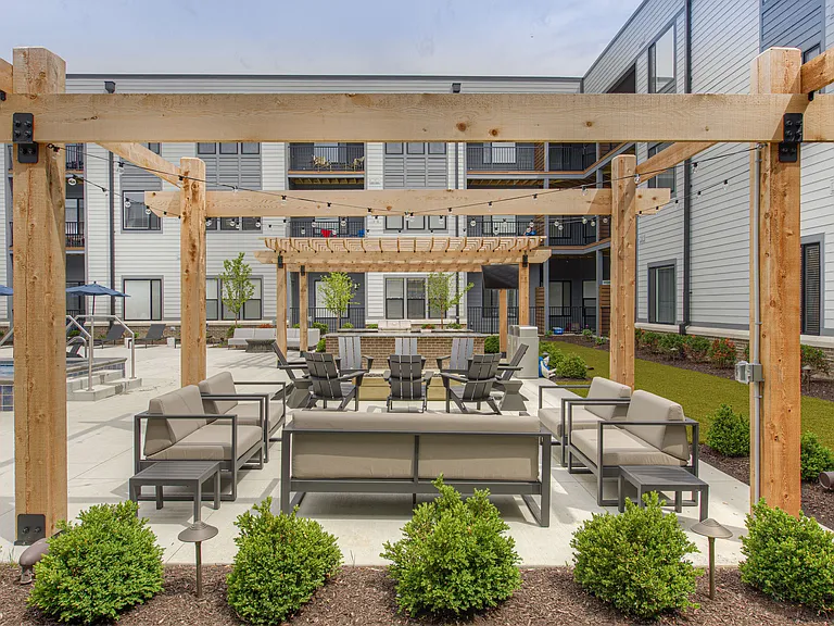 Pullman Pointe — Photo 38