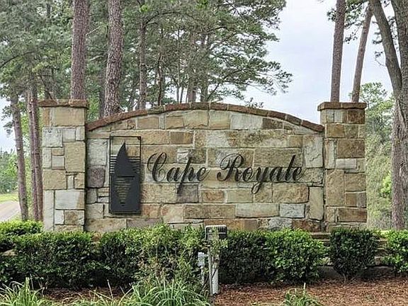 3rd image of 131 S Royale Greens Dr