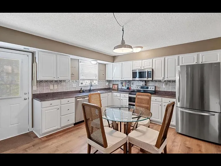 11 Deer Grove Dr — Photo 5