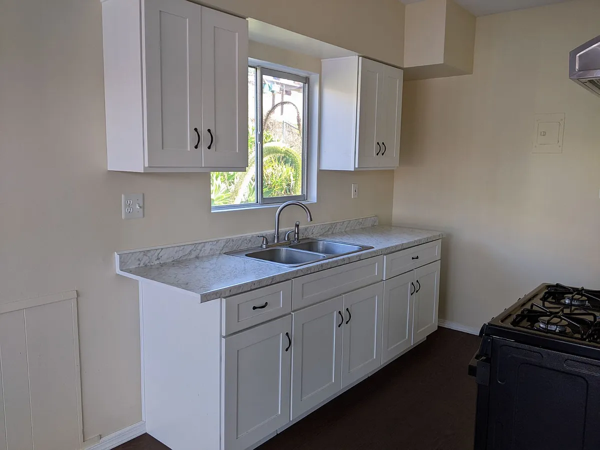 Building Photo - 1381 College View Dr #6