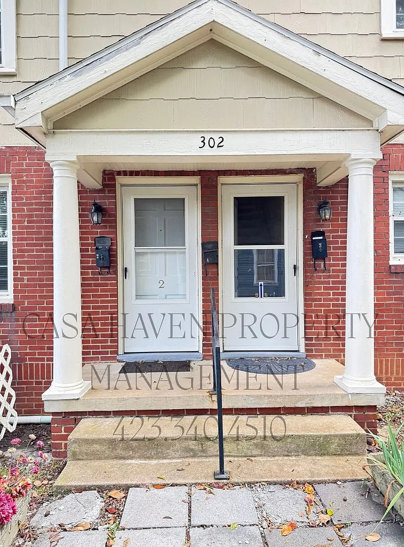 Charming 2 Bed 1 Bath in the Tree Streets! — Photo 3