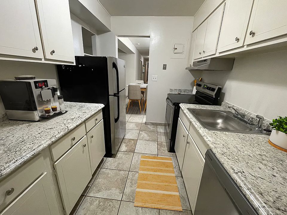 1st image of 711 Farmington Ave #B1