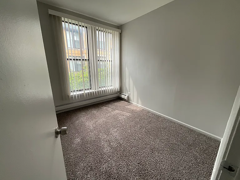 4631 S Lake Park — Photo 13