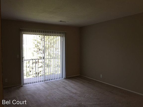 5th image of 2306 Village Ct APT 4