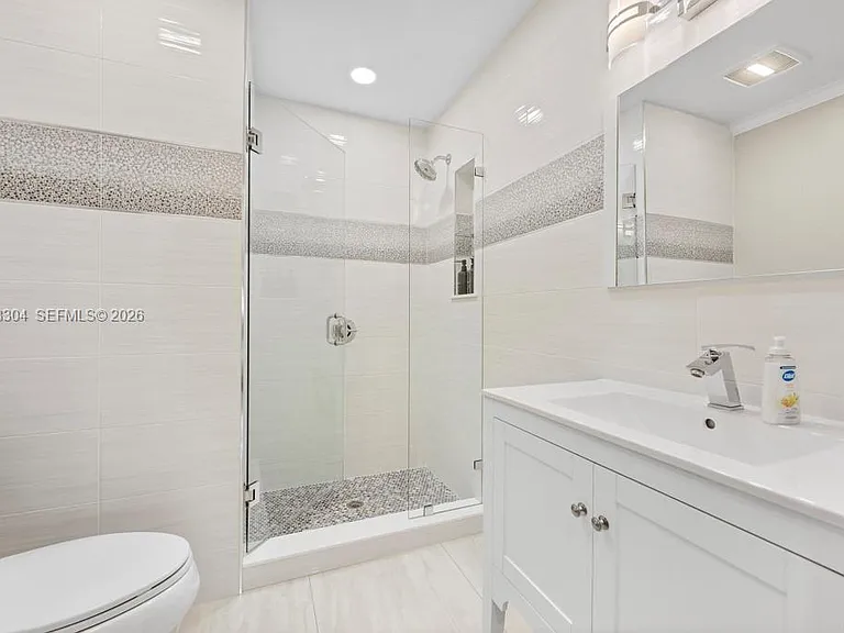 2128 Dock St — Photo 4