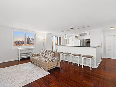 100 Manhattan Ave APT 705, Union City, NJ, 07087