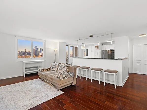 100 Manhattan Ave APT 705, Union City, NJ 07087