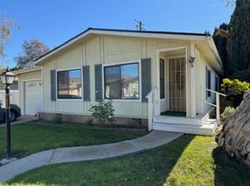 975 W Telegraph Rd, Santa Paula, CA