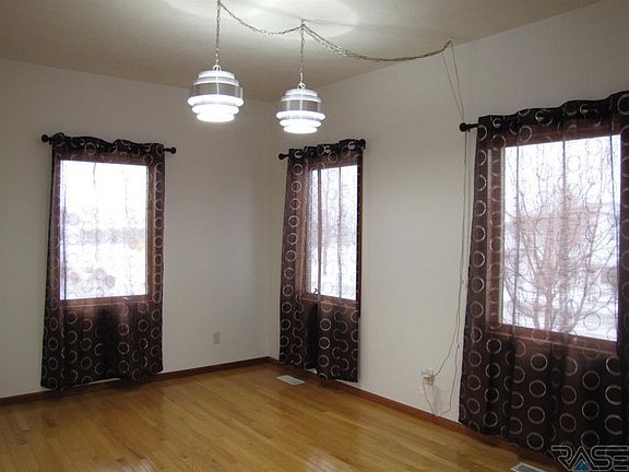 2nd image of 1415 Evergreen Dr